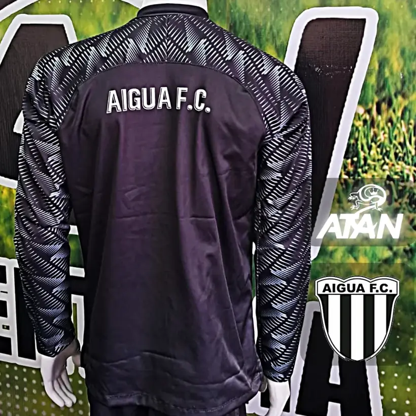 Camiseta de Aiguá FC confeccionada por ATAN, sublimado total