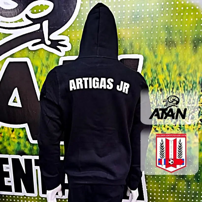 Buzo canguro de Artigas Juniors Fútbol Club confeccionada por ATAN, sublimado total
