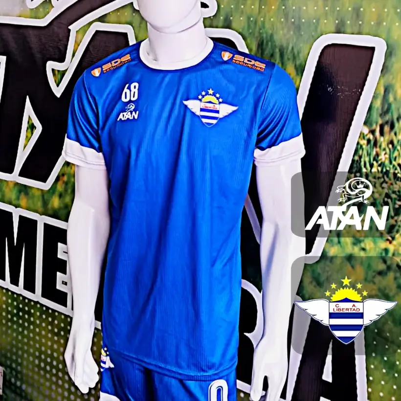 Conjunto de Club Atlético Libertad confeccionada por ATAN, sublimado total